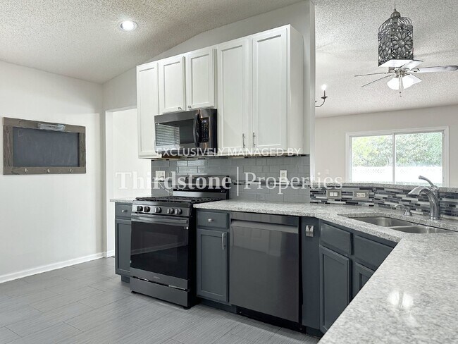 Foto del edificio - 1051 Moosehead Dr