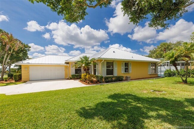 Foto del edificio - 2198 SW Mayflower Dr