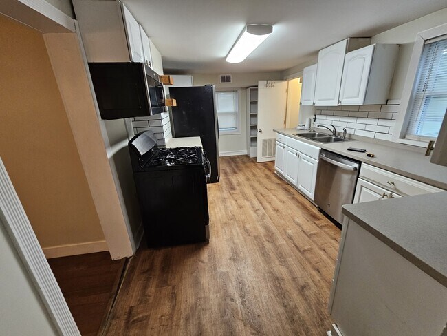 Foto del edificio - 2481 Professor St