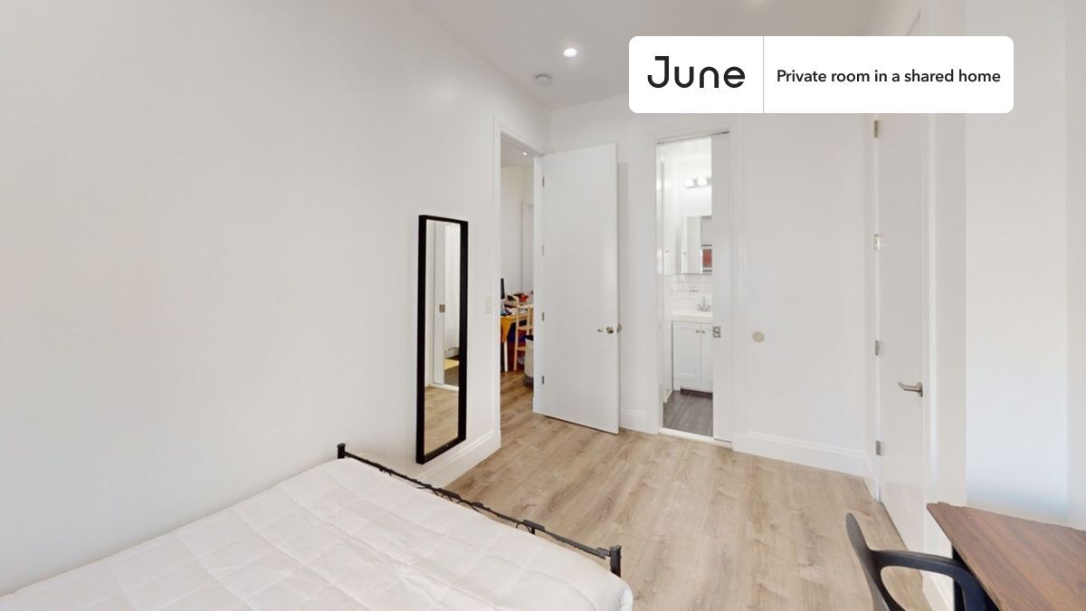 Room in Shared 3 bed/2 bath home - Room in Shared 3 bed/2 bath home