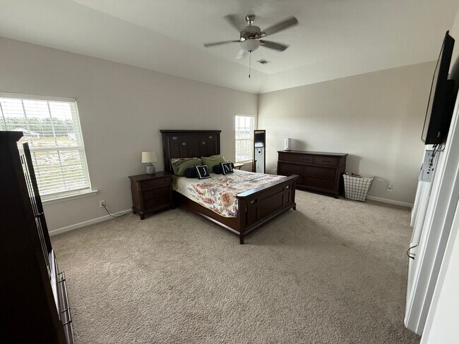 Building Photo - 157 Deerfield Dr NE