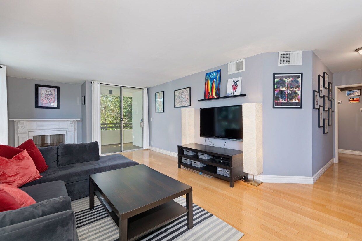 911 N Kings Rd, West Hollywood, CA 90069 Condo for Rent in West