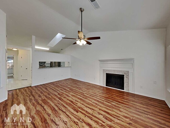 Foto del edificio - 4645 Baytree Dr