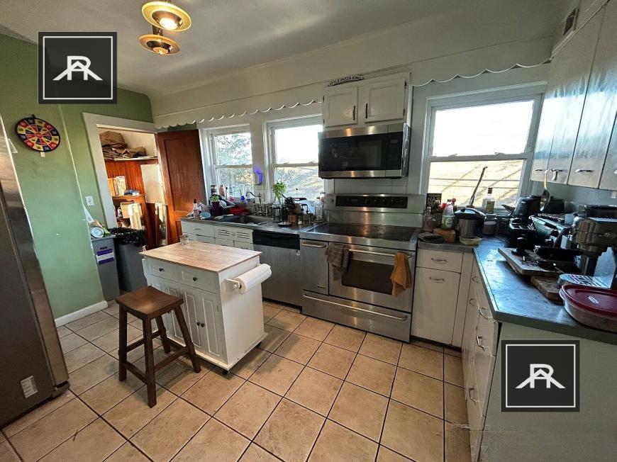 Foto principal - 4 bedroom in Newton MA 02467