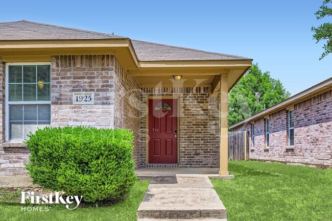 Foto del edificio - 1925 Cross Oaks Dr