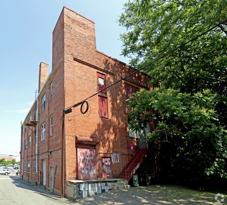 Building Photo - 715-719 Bowe St