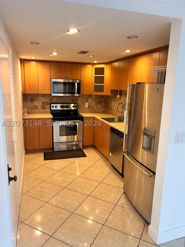 Building Photo - 4060 N Hills Dr