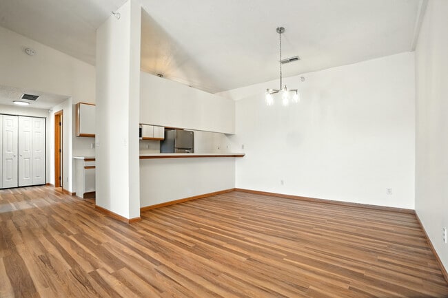Building Photo - Woodridge Estates
