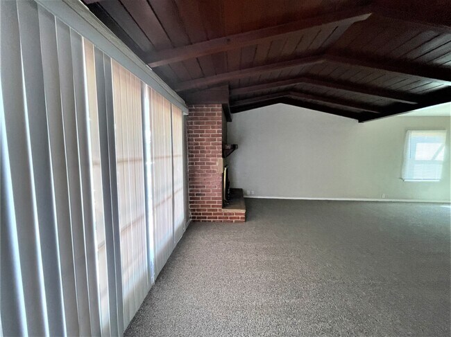Building Photo - 215 Roney Ave