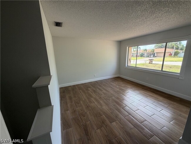 Foto del edificio - 937 SW 52nd St