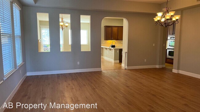 Foto del edificio - 4 br, 2 bath House - 1703 Montrose Lane