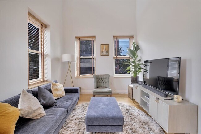 Building Photo - 456 9th St