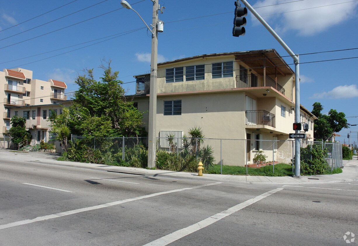 Foto principal - 1901 SW 7th St