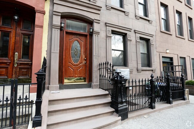 Building Photo - 538 Henry St