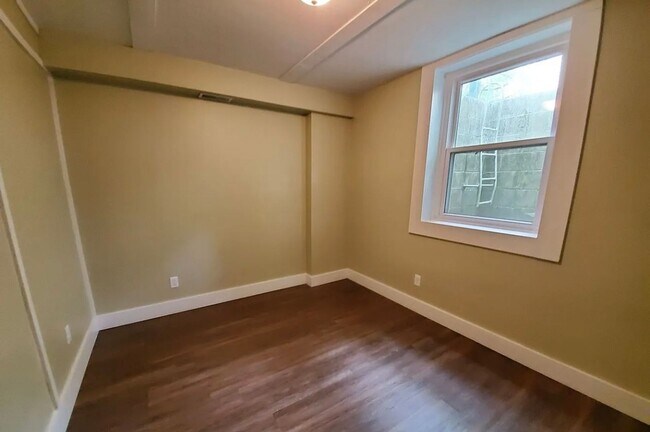 Foto del edificio - Spacious 6BR/3BA Home – Walk to IU Campus!