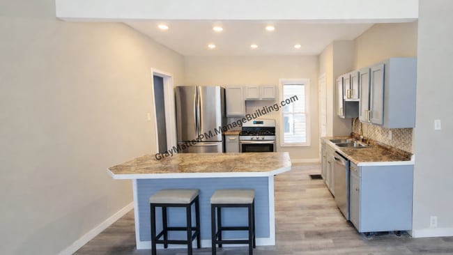 Building Photo - 1032 Raspberry St