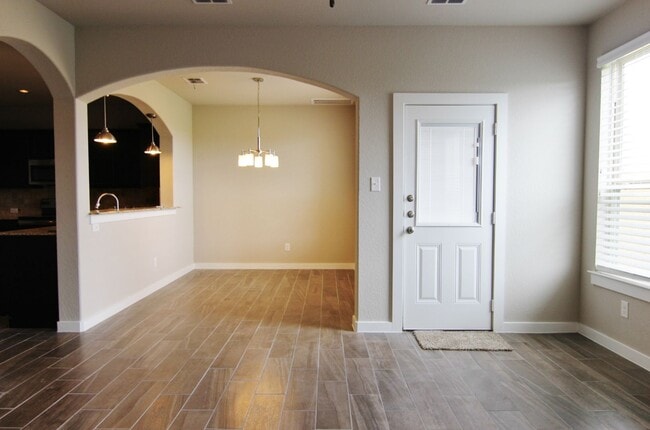 Building Photo - 3/2.5/2 with Game Room Loft / Balcony off ...