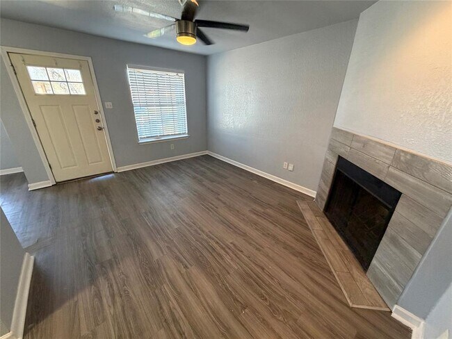 Foto del edificio - 1431 Hyridge Cir