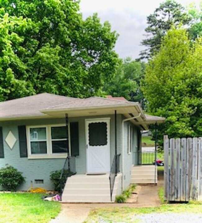 Building Photo - 203 Crisman St