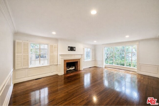 Building Photo - 214 S Spalding Dr