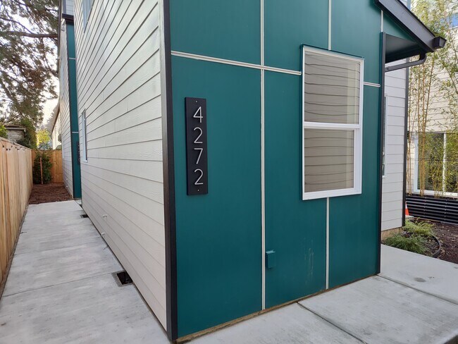 Building Photo - 4272 NE Going St