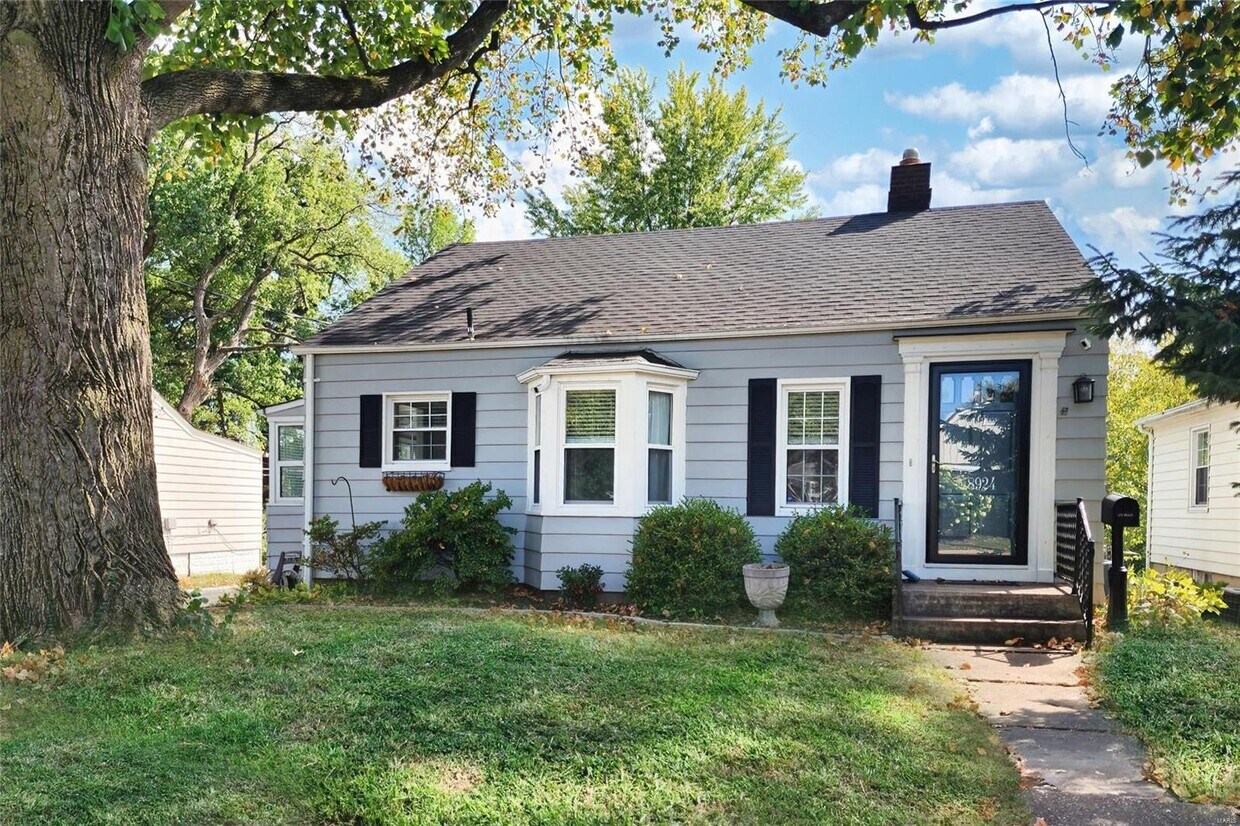 Primary Photo - 8924 W Pendleton Ave