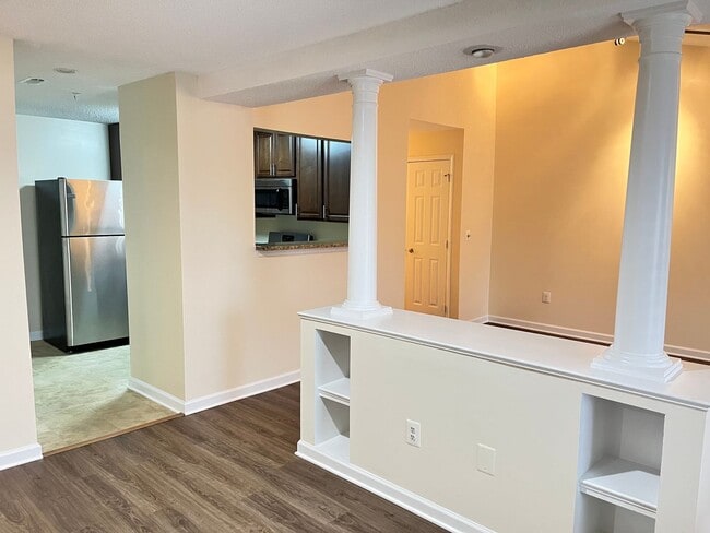 Photo - Beautiful 2 bed/2 bath condo in Reston...walk to RESTON TOWN CENTER!!
