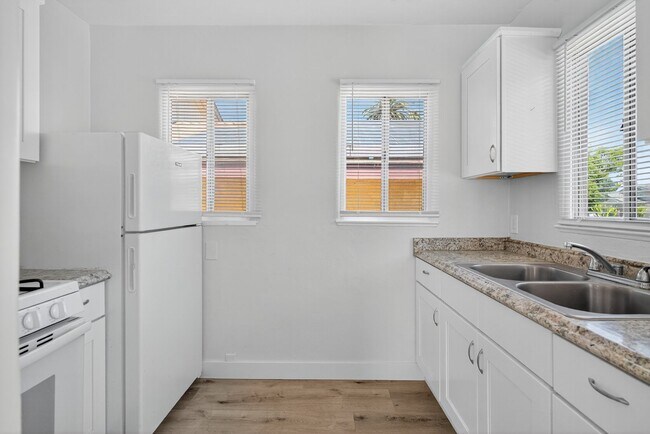 Foto del edificio - 2652 E 15th St