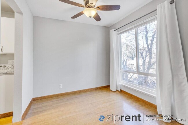 Foto del edificio - 460 N Civic Dr