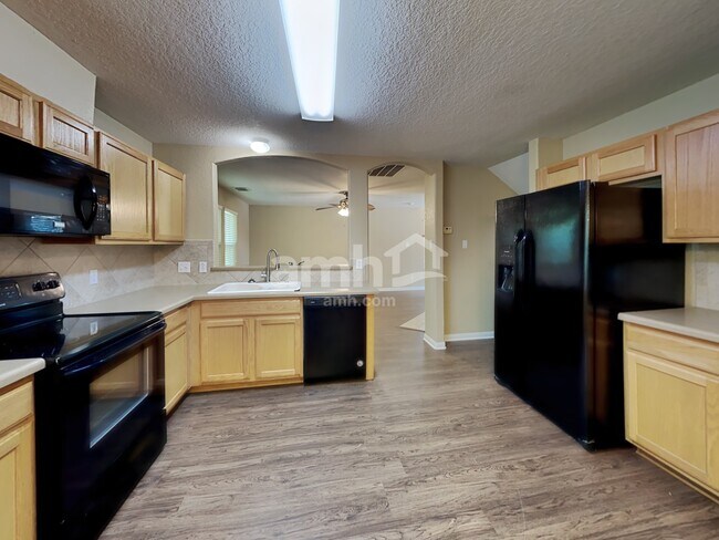 Building Photo - 3413 Stratford Dr