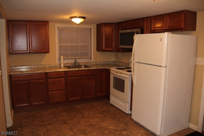 Building Photo - 31 Ringwood Ln