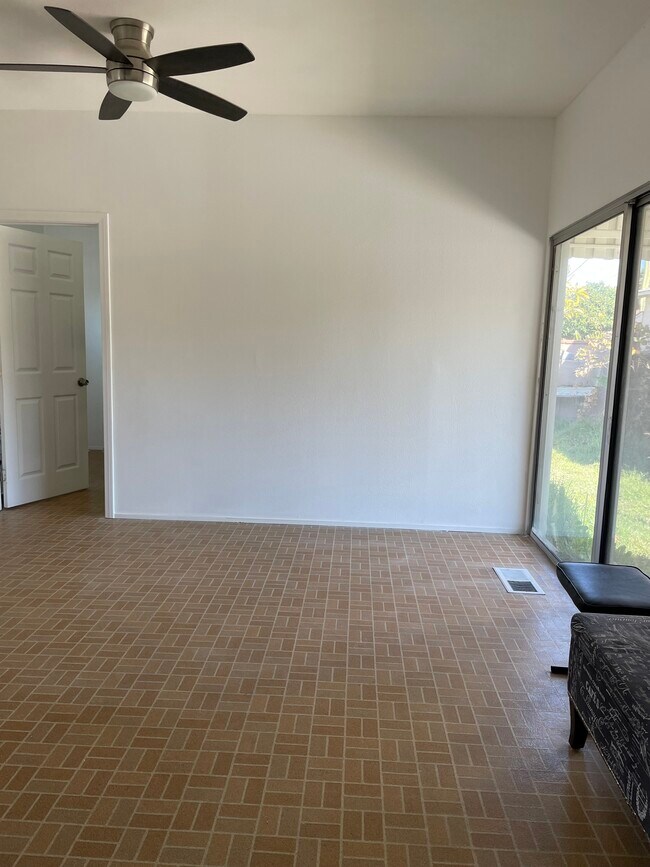Living Area - 6047 Southside Dr