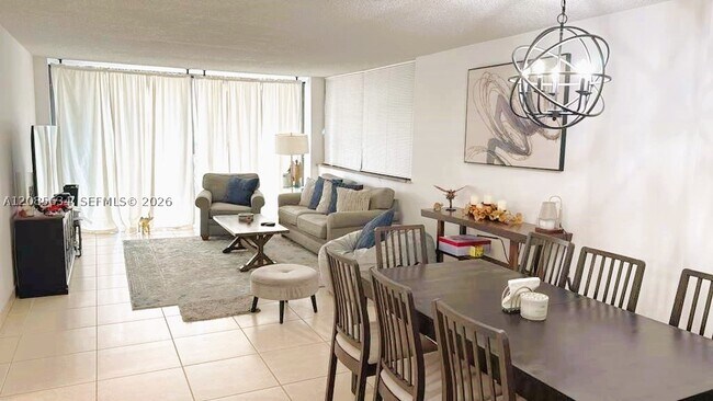 Foto del edificio - 2450 NE 135th St