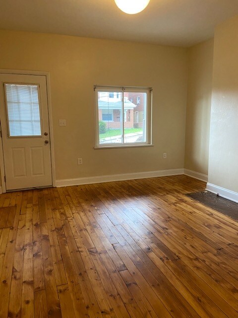Building Photo - 524 Farnsworth St