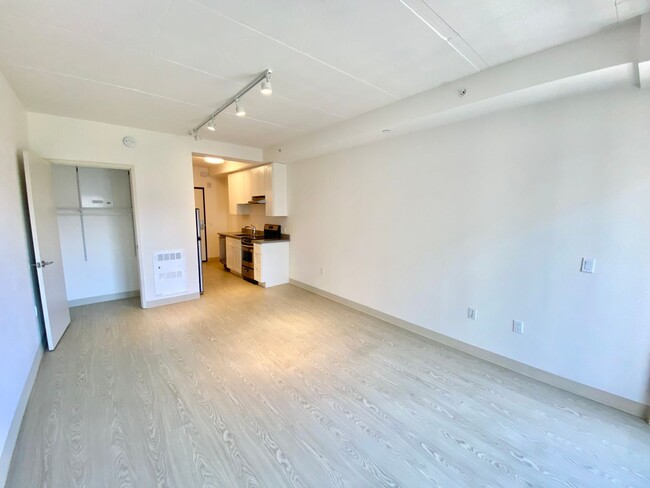 Interior Photo - 750 Harrison St