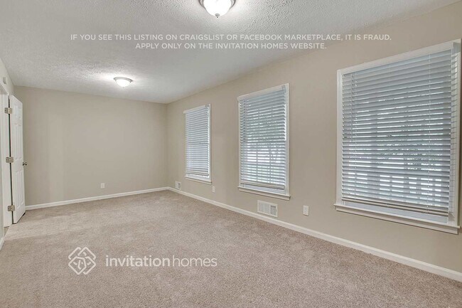 Foto del edificio - 6236 Shallow Creek Ln