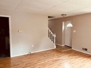 Building Photo - 502 Suismon St