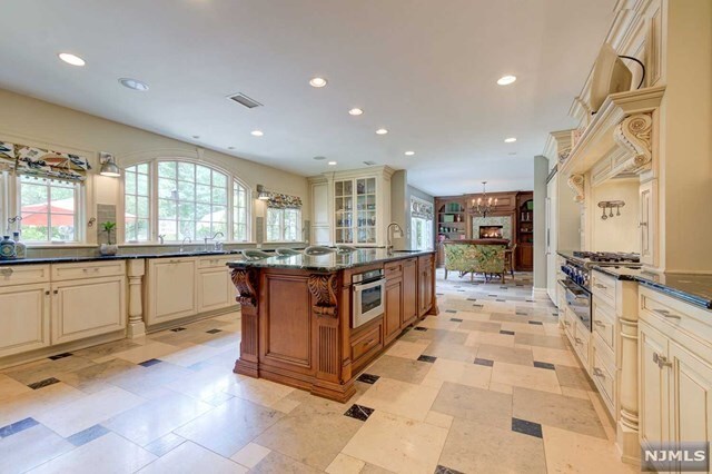 Building Photo - 15 Cobblestone Dr