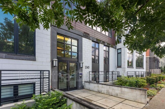 Foto del edificio - 1345 K St SE