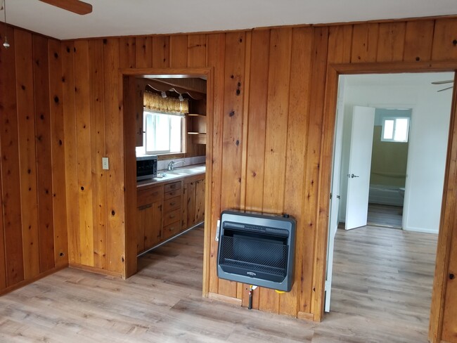 doors to kitchen and bedroom - 1012 S Apache Dr