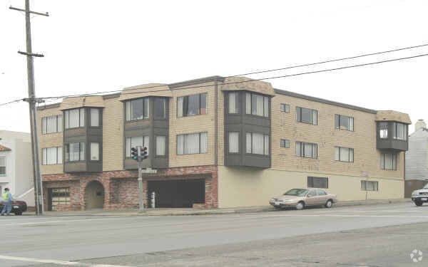 Primary Photo - 900 Rivera St