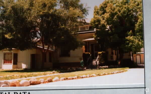 Primary Photo - 220-238 W H St