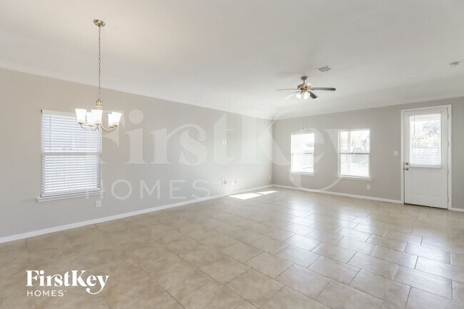 Foto del edificio - 6423 Sterling Shores Ln