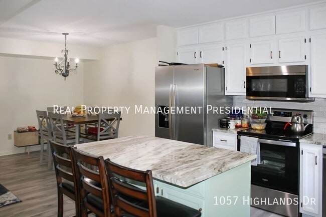 Building Photo - 1057 Highlands Dr