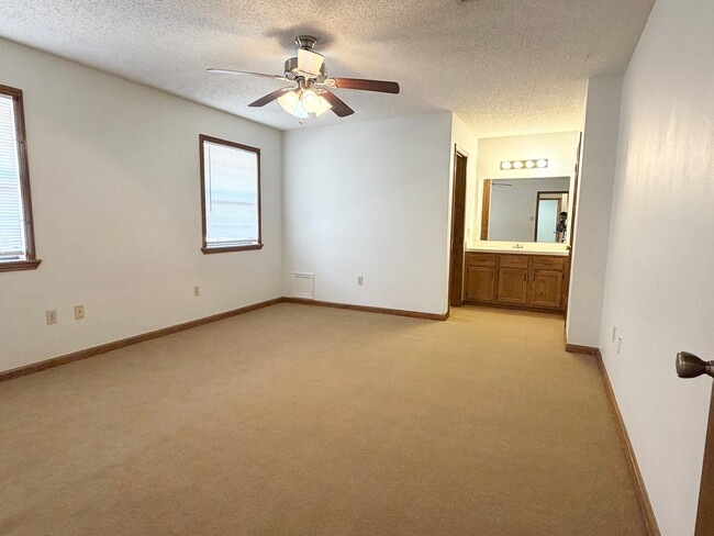 Building Photo - 6853 Willie Lou Ave