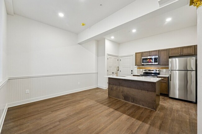 Building Photo - 401 Martin St