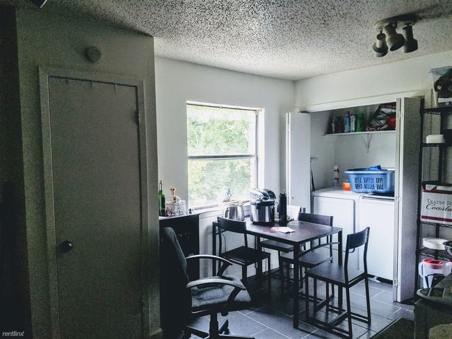Foto del edificio - 5401 Rose Hill Cir