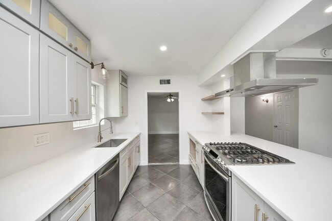 Building Photo - 4011 Ebbtide Dr