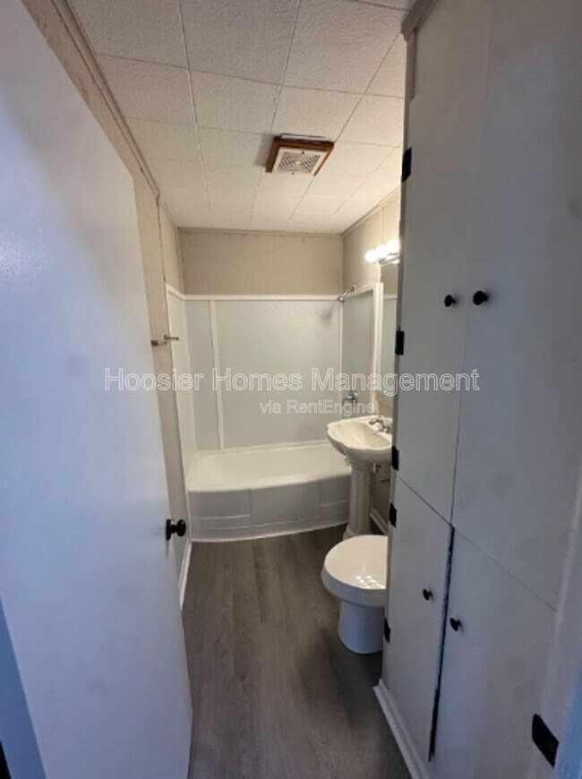 Foto del edificio - 1023 E Dixon St