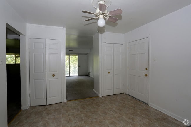 Dining Area - McCausland Ridge